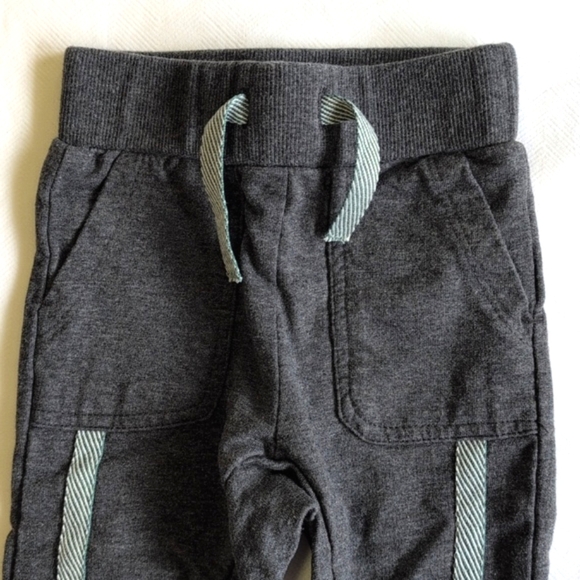 comfy casual gray stretchy joggers with exposed pockets 6-9 months baby boy - Picture 3 of 5